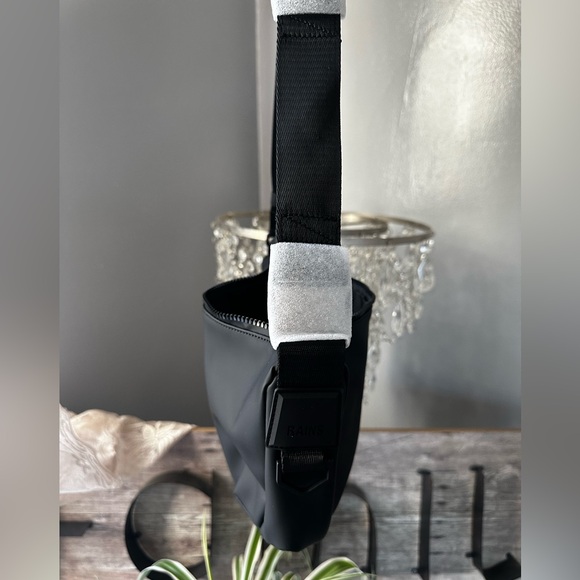 RAINS “Valera” Shoulder Bag - Picture 7 of 10